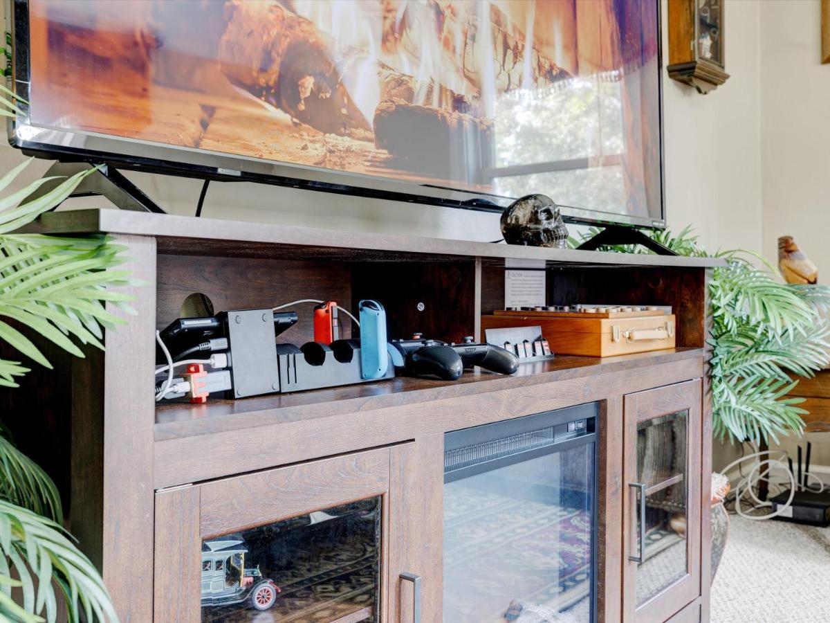 Mid-Century Brick Bungalow Home Эвансвилл Экстерьер фото