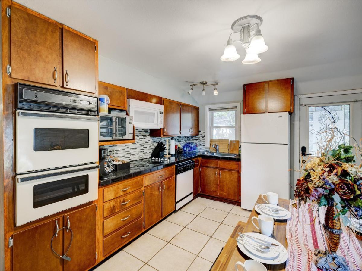 Mid-Century Brick Bungalow Home Эвансвилл Экстерьер фото