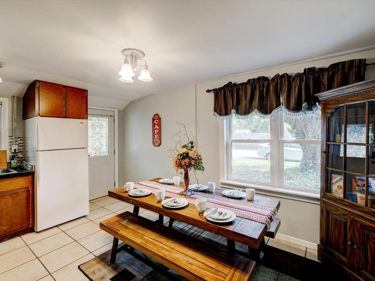Mid-Century Brick Bungalow Home Эвансвилл Экстерьер фото