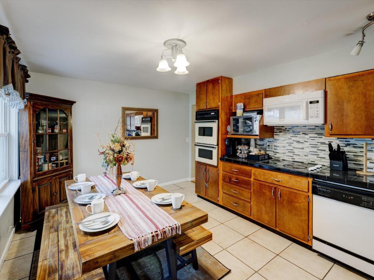 Mid-Century Brick Bungalow Home Эвансвилл Экстерьер фото