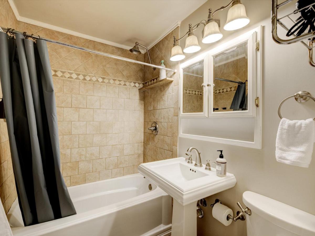 Mid-Century Brick Bungalow Home Эвансвилл Экстерьер фото