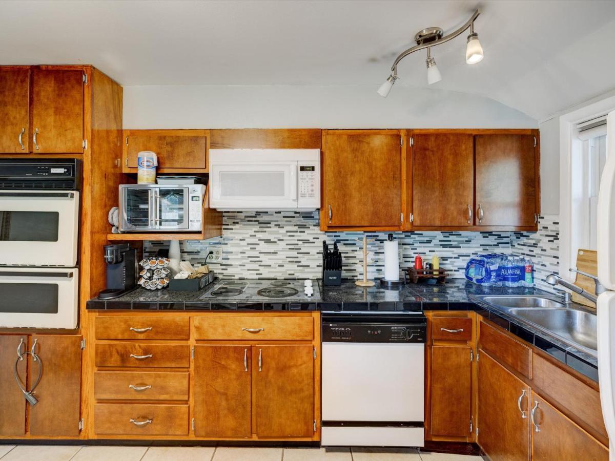 Mid-Century Brick Bungalow Home Эвансвилл Экстерьер фото